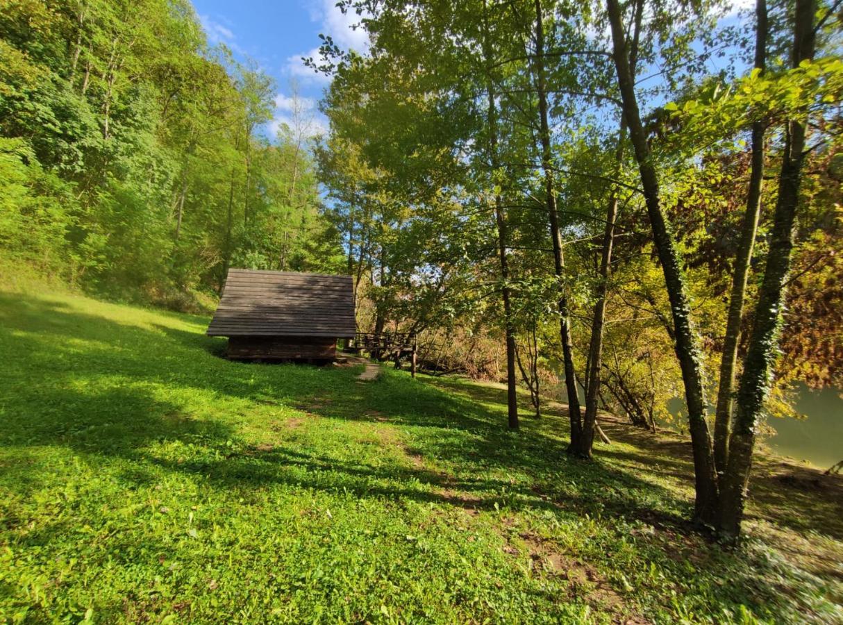 Kolibe - Robinson Camp Kupa Hotell Netretic Exteriör bild