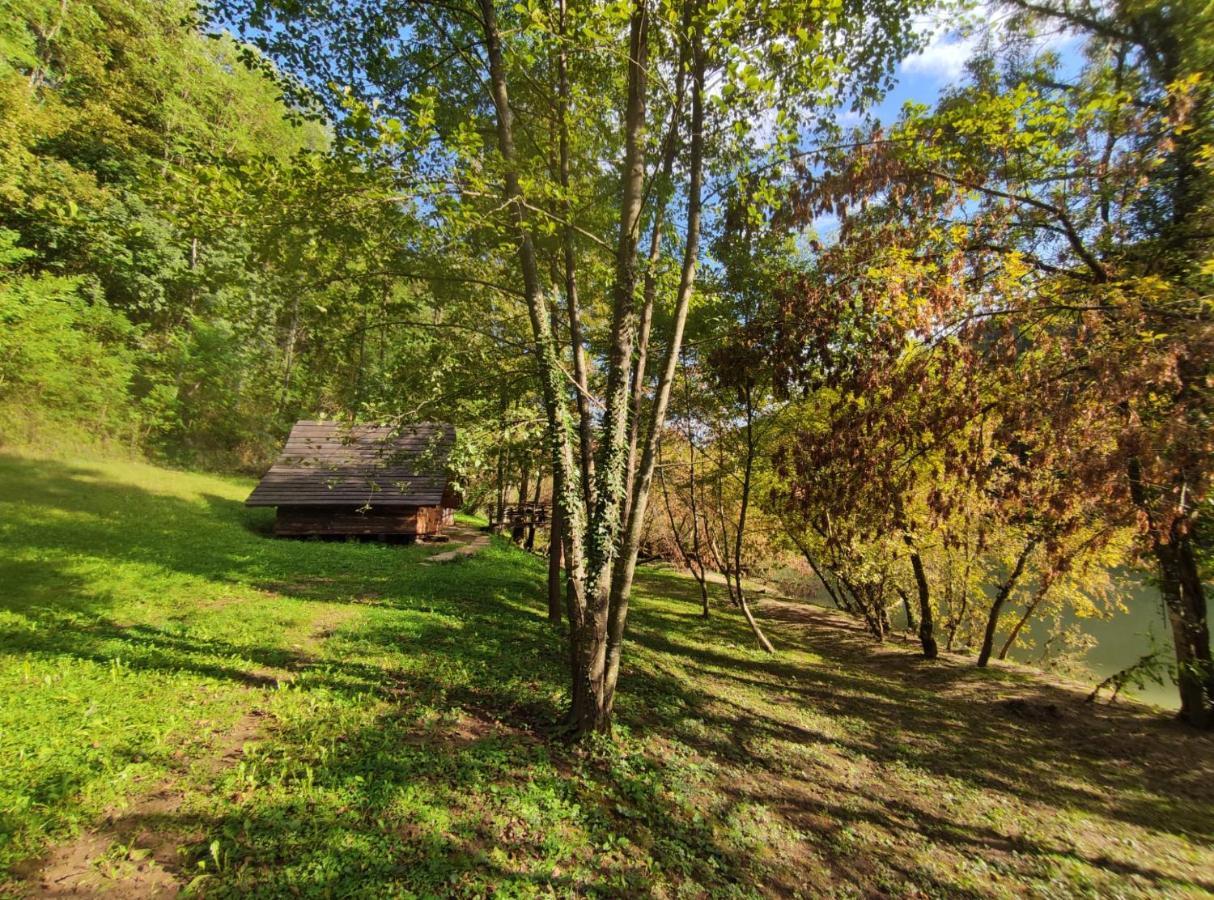 Kolibe - Robinson Camp Kupa Hotell Netretic Exteriör bild